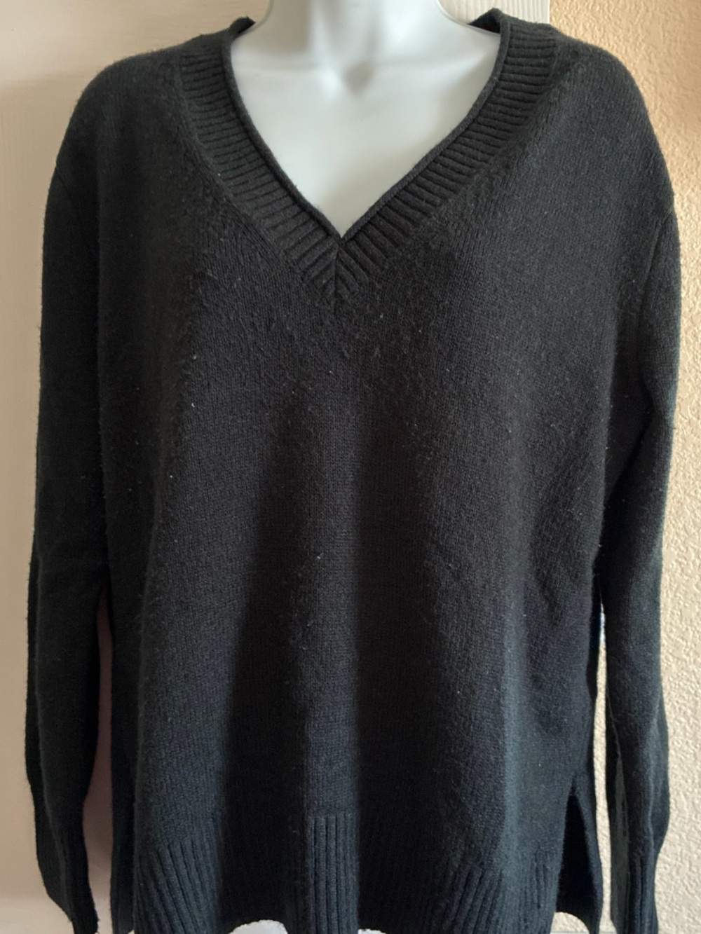 Banana Republic Women's Black V-Neck Sweater